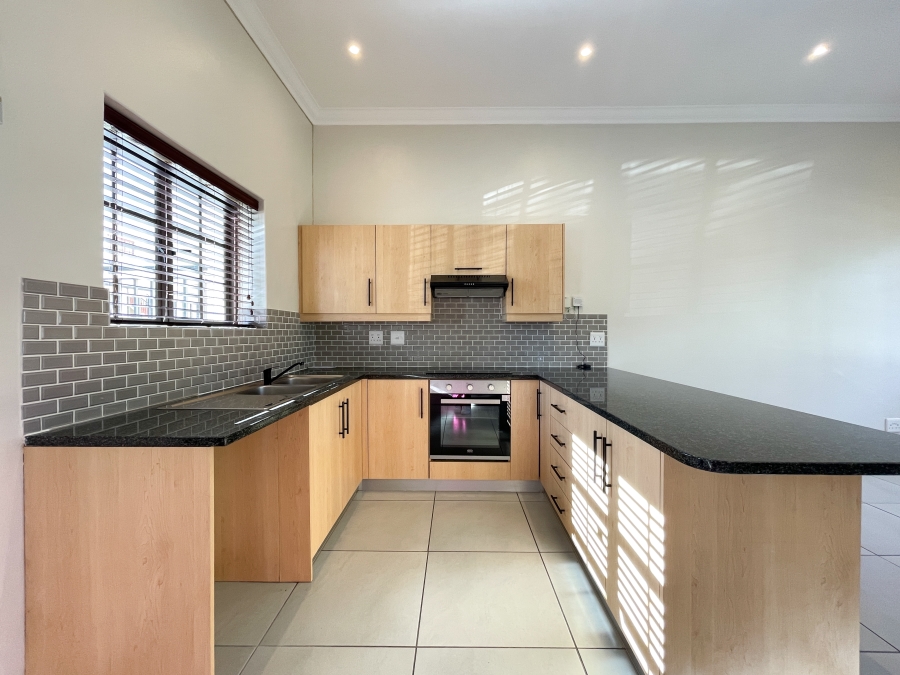 To Let 2 Bedroom Property for Rent in Wynberg Upper Western Cape